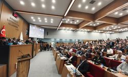 Büyükşehir Meclisi’nde Tugay gerilimi: CHP ve YENİ Parti yüklendi, AK Parti savundu