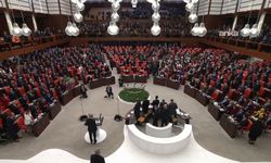 Erdoğan kürsüye gelince YENİ Partililer salonu terk etti!