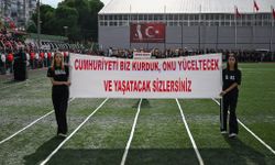 Bornova’da Cumhuriyet coşkusu: Binlerce vatandaş tek yürek oldu