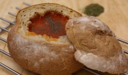 Ekmekte tarhana çorbası