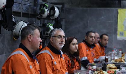 Bakan Işıkhan, İzmir'de maden işçileriyle sahur yaptı