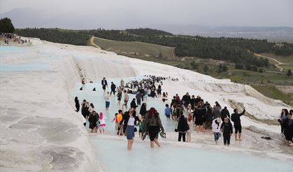 Pamukkale'de bayram yoğunluğu!