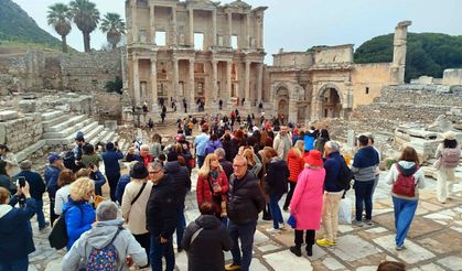 Efes'e bayramda ziyaretçi akını