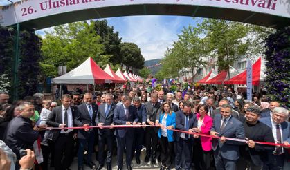 CHP İzmir’den Bayındır Çiçek Festivaline tam kadro çıkarma