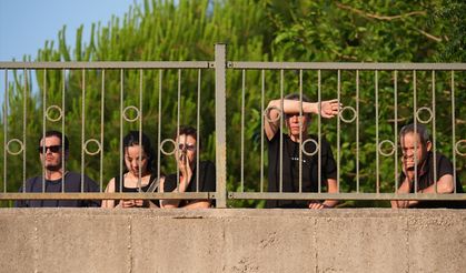 Hastane önünde gözyaşları