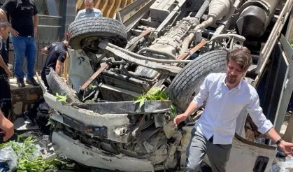 Freni boşalan kamyonet, faciaya davetiye çıkardı!