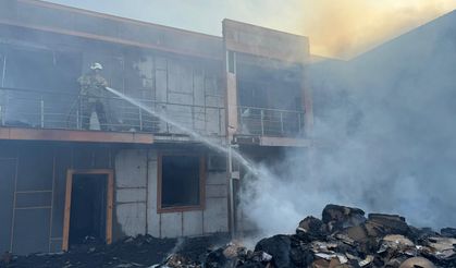 Menemen'deki iş yeri yangını kontrol altında!