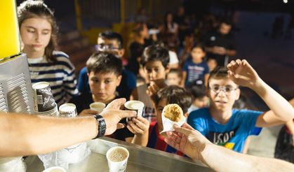 Balçova'dan çocuklara serinleten ikram