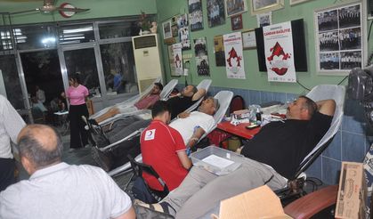 Ödemiş'te kıraathanede kan bağışı kampanyası
