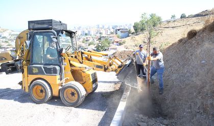 Çiğli'de yol ve park çalışmaları tam gaz!