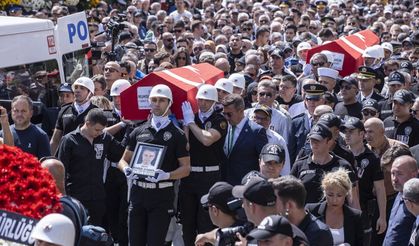 Balçova'nın yiğitleri omuzlarda... Kalplerimiz yangın yeri!