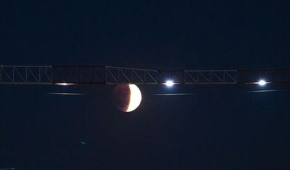 İzmir'de "Kanlı ay" tutulması