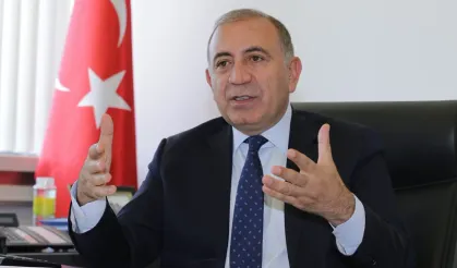 Gürsel Tekin'in görevine son verildi