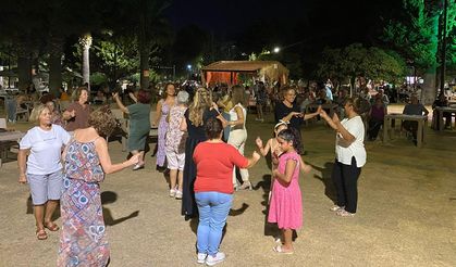 Menderes’in sanatçı muhtarı sahnede