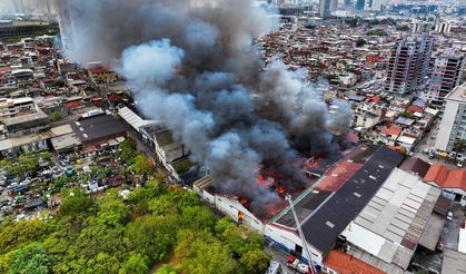 İzmir'in göbeği duman altı!