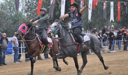 Yağışlara aldırış etmediler... Ödemiş'te atlar koşturdu