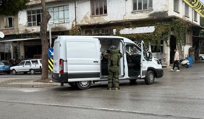 Tire'de el bombası paniği!