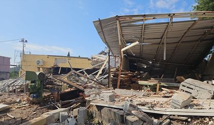 İzmir'de feci patlama... Ortalık savaş alanına döndü!