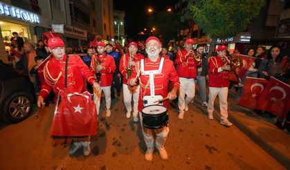 Gaziemir, Cumhuriyetin 102. yılında tek yürek oldu