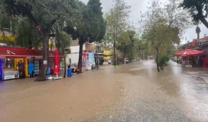 Foça sağanağa teslim!