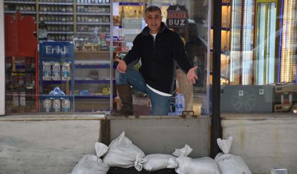 İzmir'i sağanak vurdu!