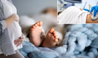 Böbrek taşı sandı, hastanenin yolunu tuttu: Tuvalete giderken doğum başladı!