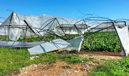 Antalya'da hortum seraları dağıttı