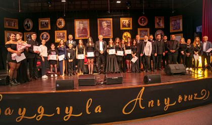 Güzelbahçeli gençler şarkıları Atatürk için söyledi!