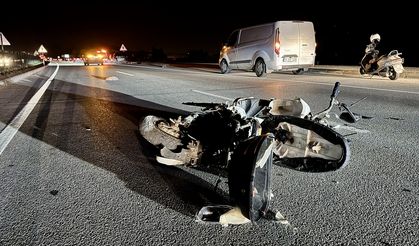 Yaya geçidindeki motora çarptı... Sürücü hayatını kaybetti