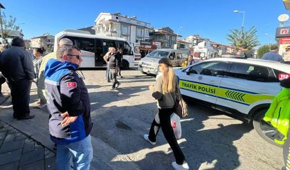 Muğla'da yolcu midibüsü ile minibüs çarpıştı: 13 yaralı