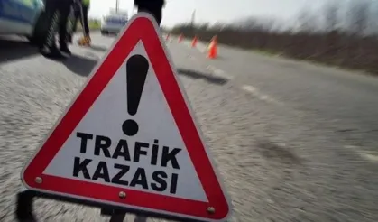 İzmir'de kaza: Devrilen otomobildeki 2 kişi yaralandı