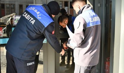 İzmir'de örnek kural: Tarihi geçmiş ürün satan market mühürlendi!