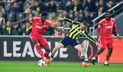 Kadıköy'de üç gol... Fenerbahçe turu zora soktu!