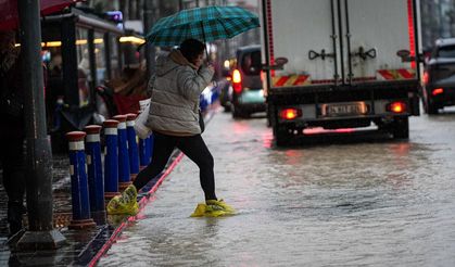 Poşetli önlem... İzmirlinin sağanakla imtihanı!