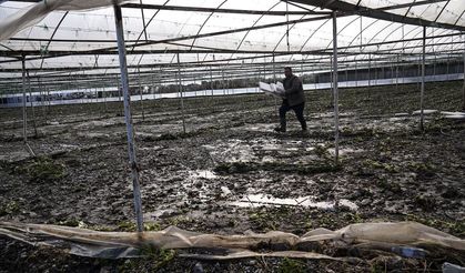 Sel seraları yuttu!