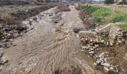 Manisa'da sağanak taşkın kontrol tesisini yıktı