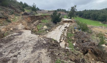 Toprak kaydı... Yol kapandı!