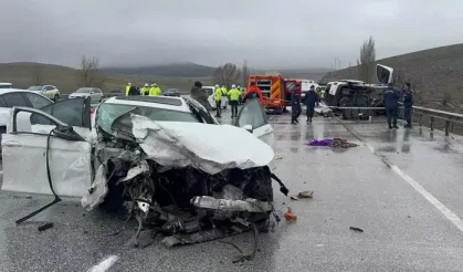 Konya'da feci kaza: Baba ve oğlu öldü, 4 yaralı!