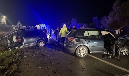 2 otomobil çarpıştı: 4 kişi hastanelik oldu!