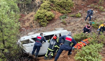 Otomobil uçuruma devrildi: Yaşlı adam can verdi!