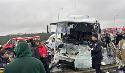 Polis servisi kaza yaptı: Polisin duran kalbi yeniden çalıştırıldı