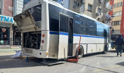Tamir etmeye çalıştığı otobüsün altında kaldı: Usta ağır yaralı!