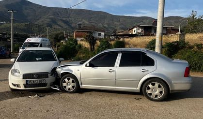 Ödemiş'te kaza: Anne ve bebeği yaralı!