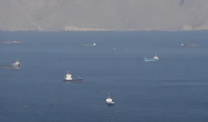 Hürmüz kaynıyor: İran iki gemiyi ele geçirdi