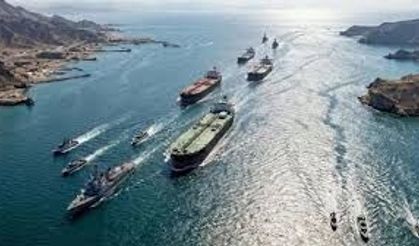 İran, Hürmüz'ü tekrar kapattı: Gemilerden U dönüşü!