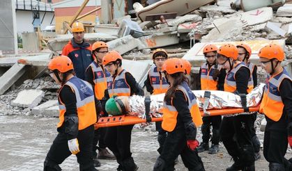 İzmir'de 'afeti' çocuklar yönetti