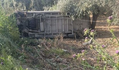 İşçi servisi tarlaya devrildi: 12 kişi yaralandı!