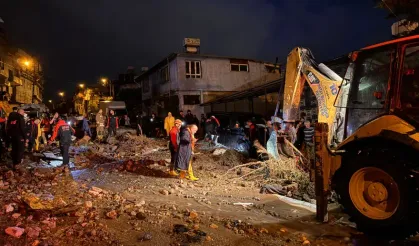 Hatay'da heyelan: 1 kişi öldü, 1 kişi göçük altında!