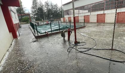 Afyonkarahisar'da şiddetli dolu yağışı!