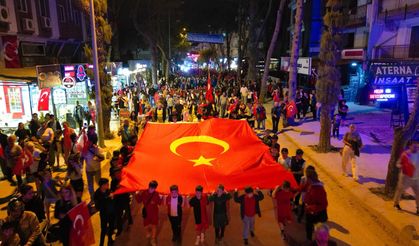 Dikili’de, 19 Mayıs coşkusu meydanlara taştı
